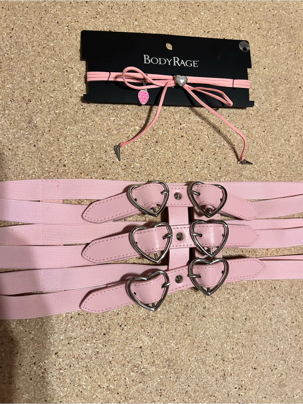 Plus-Size Triple Heart Belt + Strawberry Choker Set - Picture 6 of 6